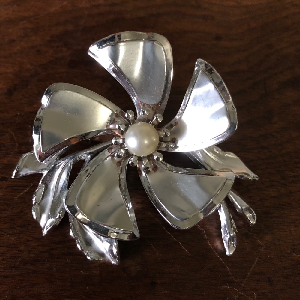 Spinner Brooch
